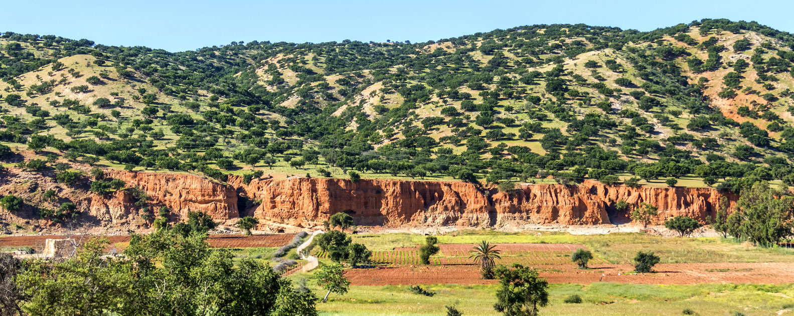 Scenic view of Taroudant, surrounded by mountains and desert